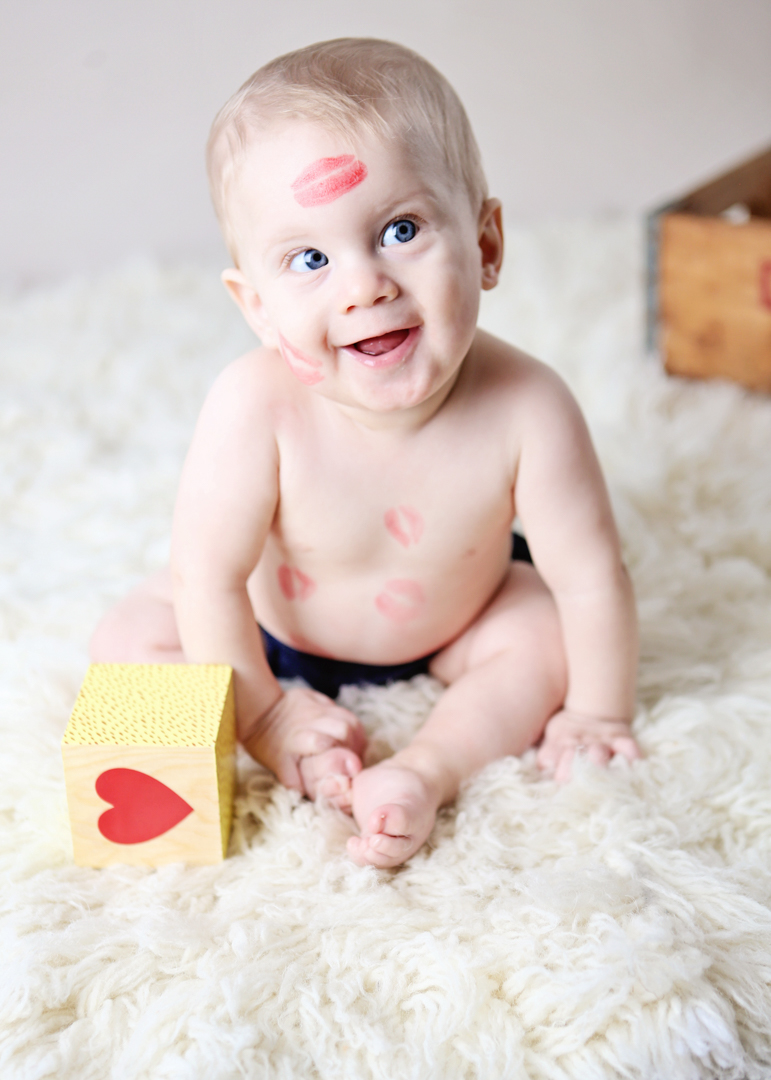 Picture of a kid smiling | Mini Session Photography in North Utica, IL | 30 Minute Photo Sessions