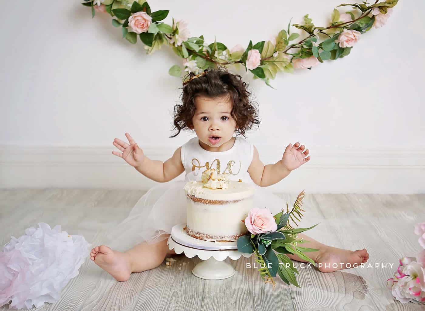 cake smash little girl one year