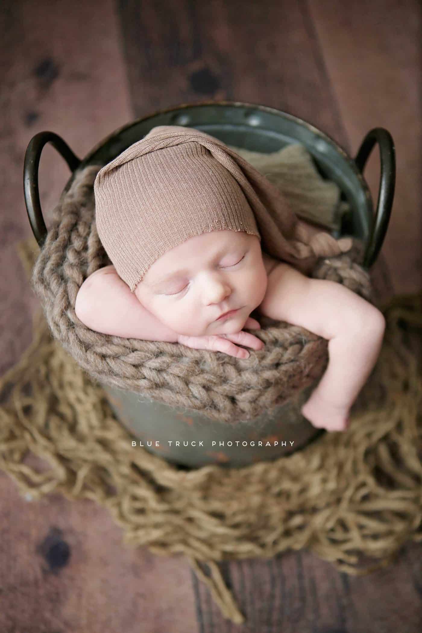 Picture of a newborn baby | Best Newborn Photographer North Utica, IL | Blue Truck Photography